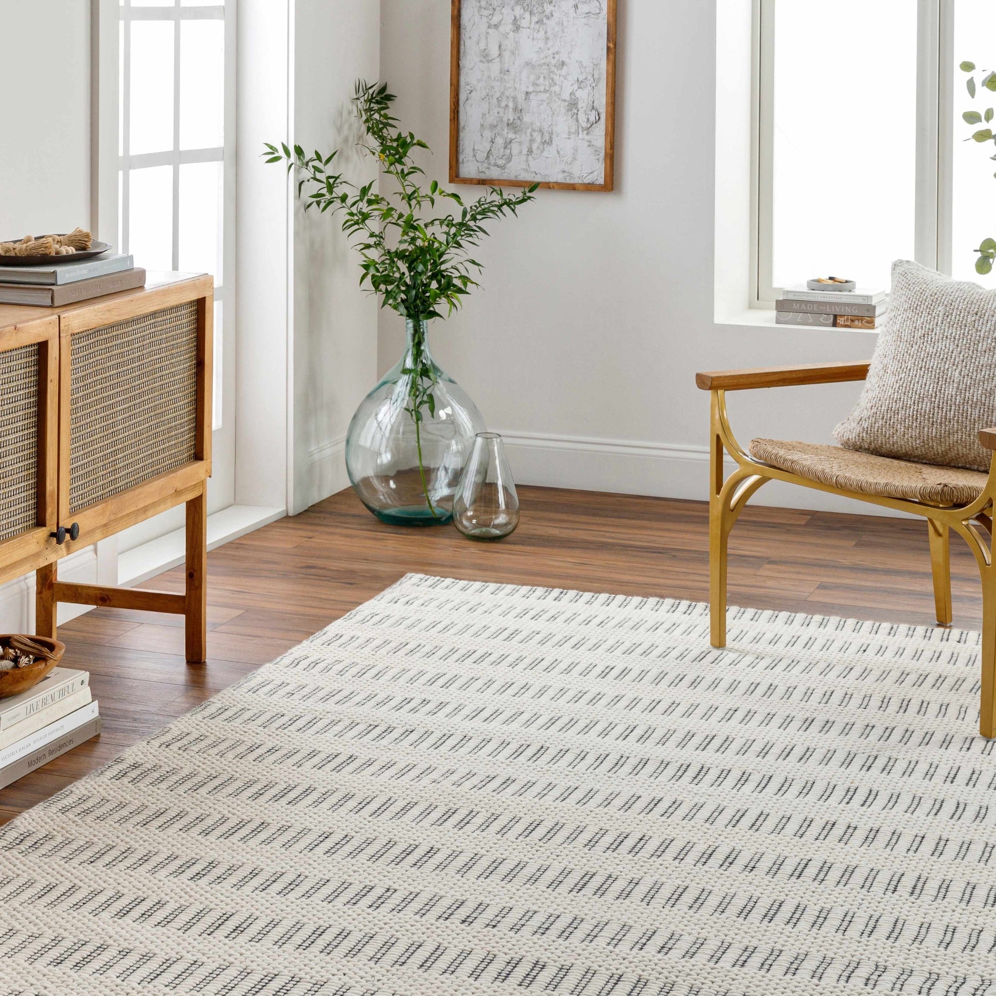 The Brise Rug – Hand-Tufted Wool in Textural Ivory Lines