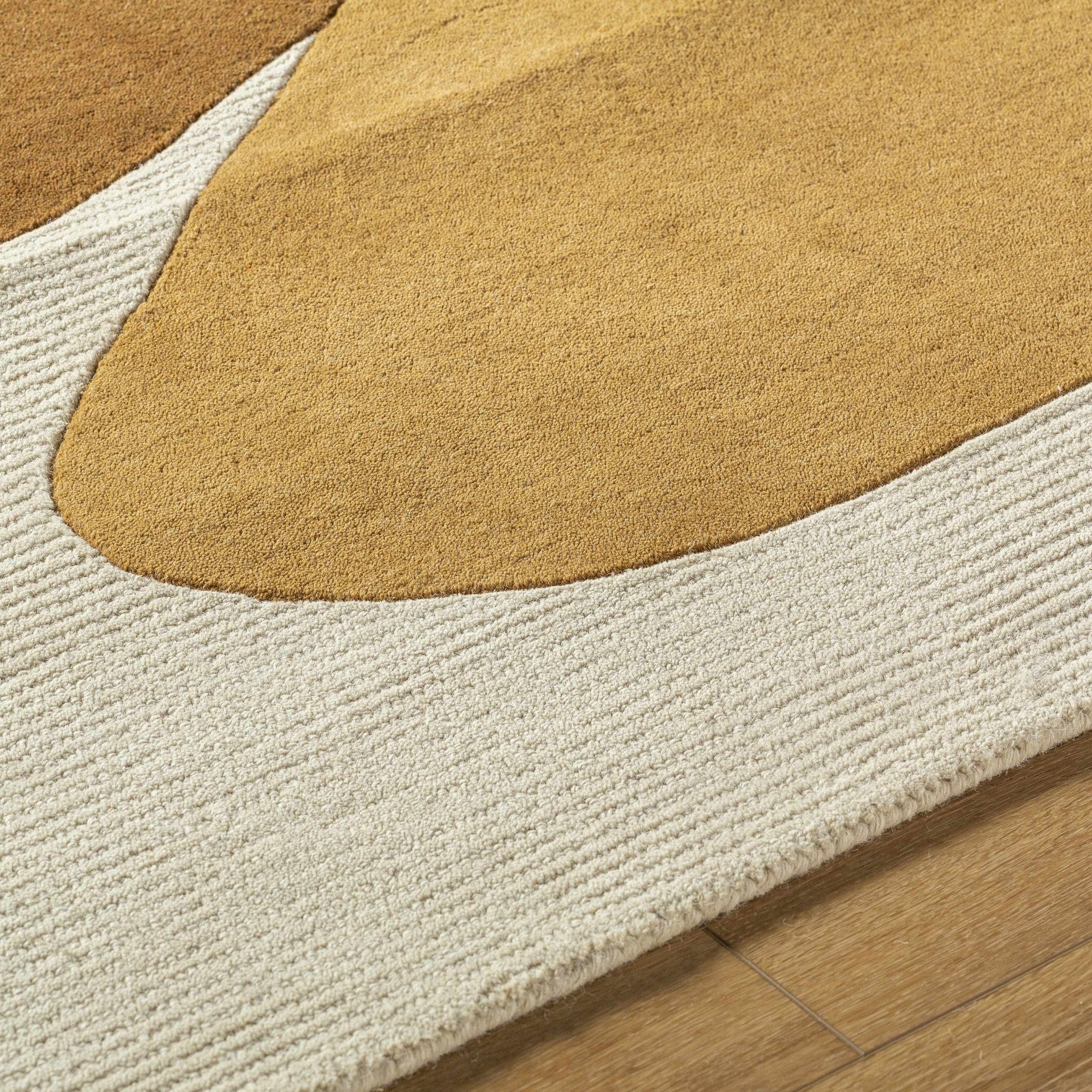 The Forma Rug – Hand-Tufted Wool in Earth-Toned Abstract