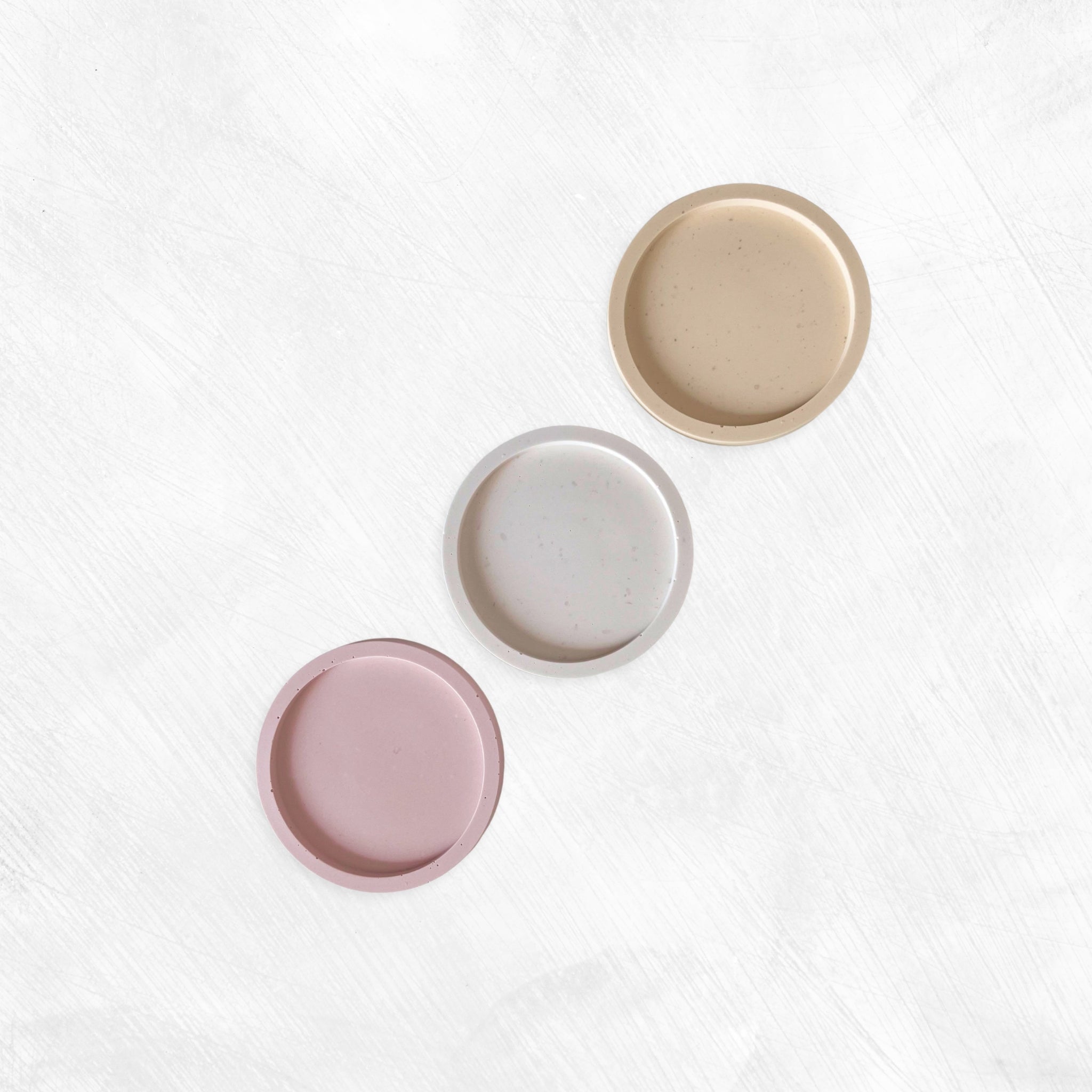 The Halo Holder – Sculpted Ceramic Pedestal