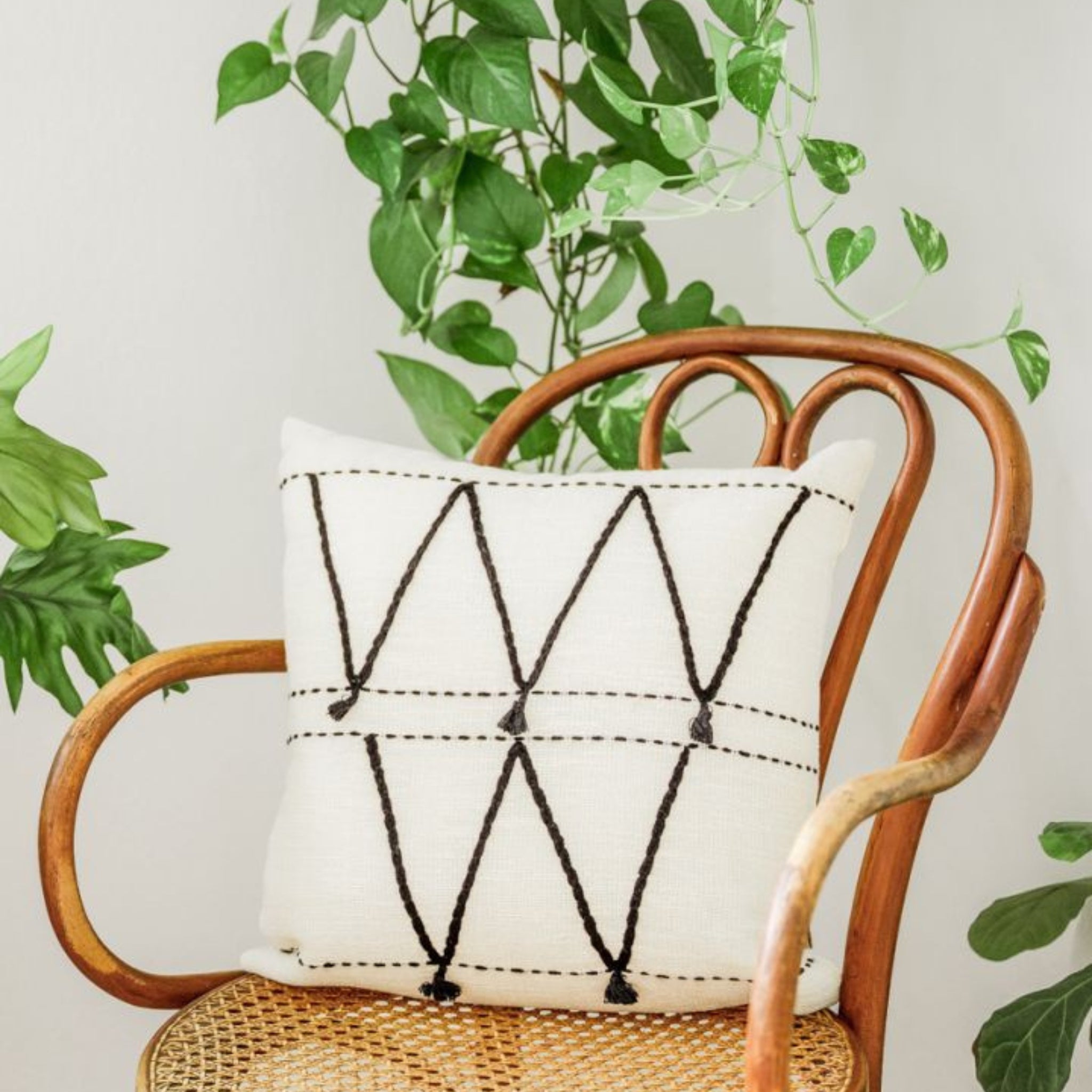 The Aïda Pillow – Handwoven in Tunisia
