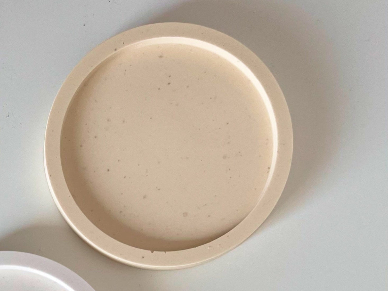 The Halo Holder – Sculpted Ceramic Pedestal