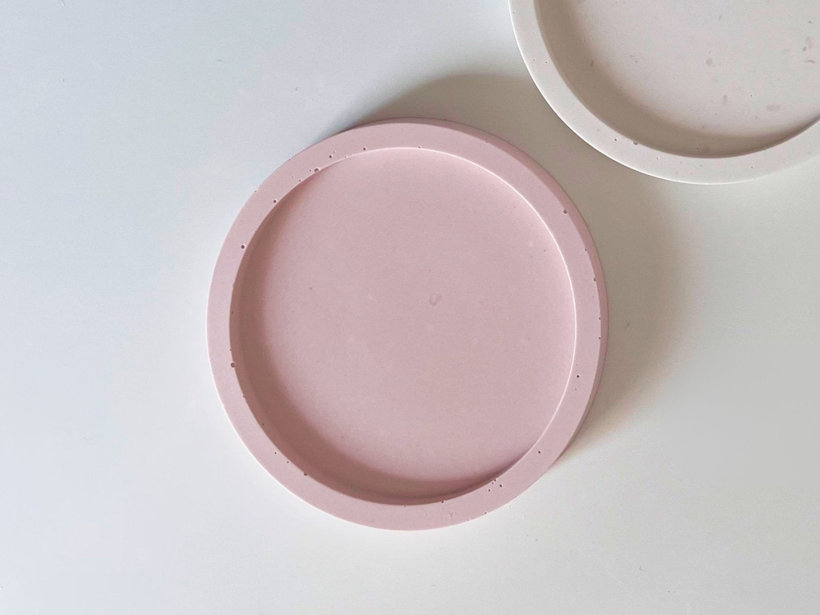 The Halo Holder – Sculpted Ceramic Pedestal