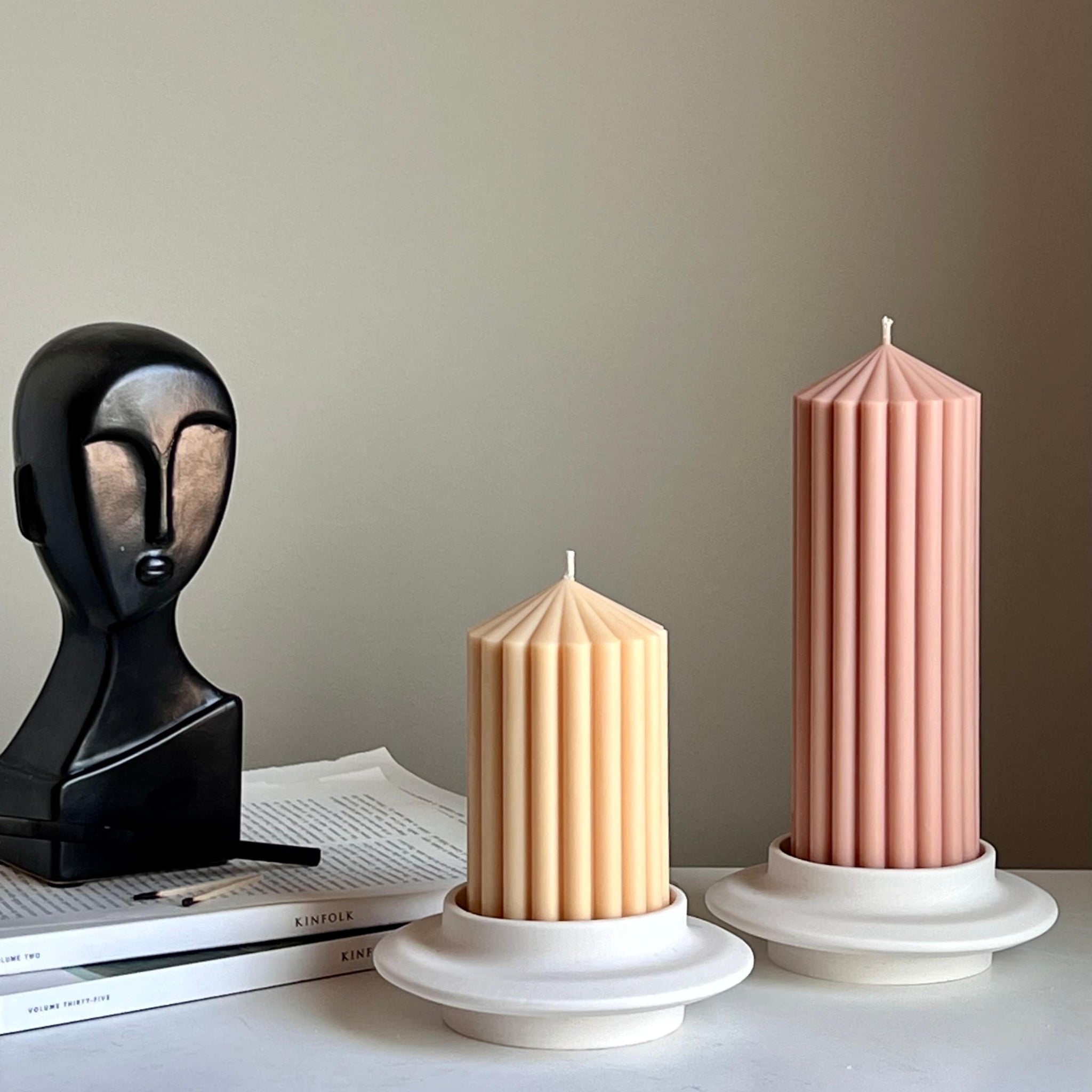 The Halo Holder – Sculpted Ceramic Pedestal