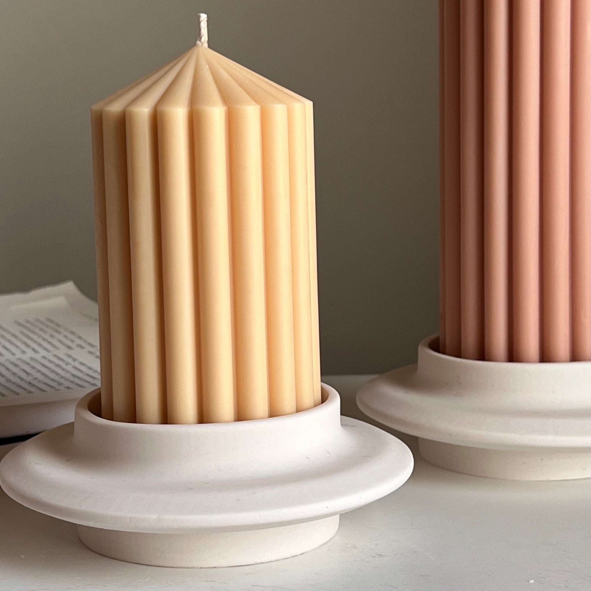 The Halo Holder – Sculpted Ceramic Pedestal