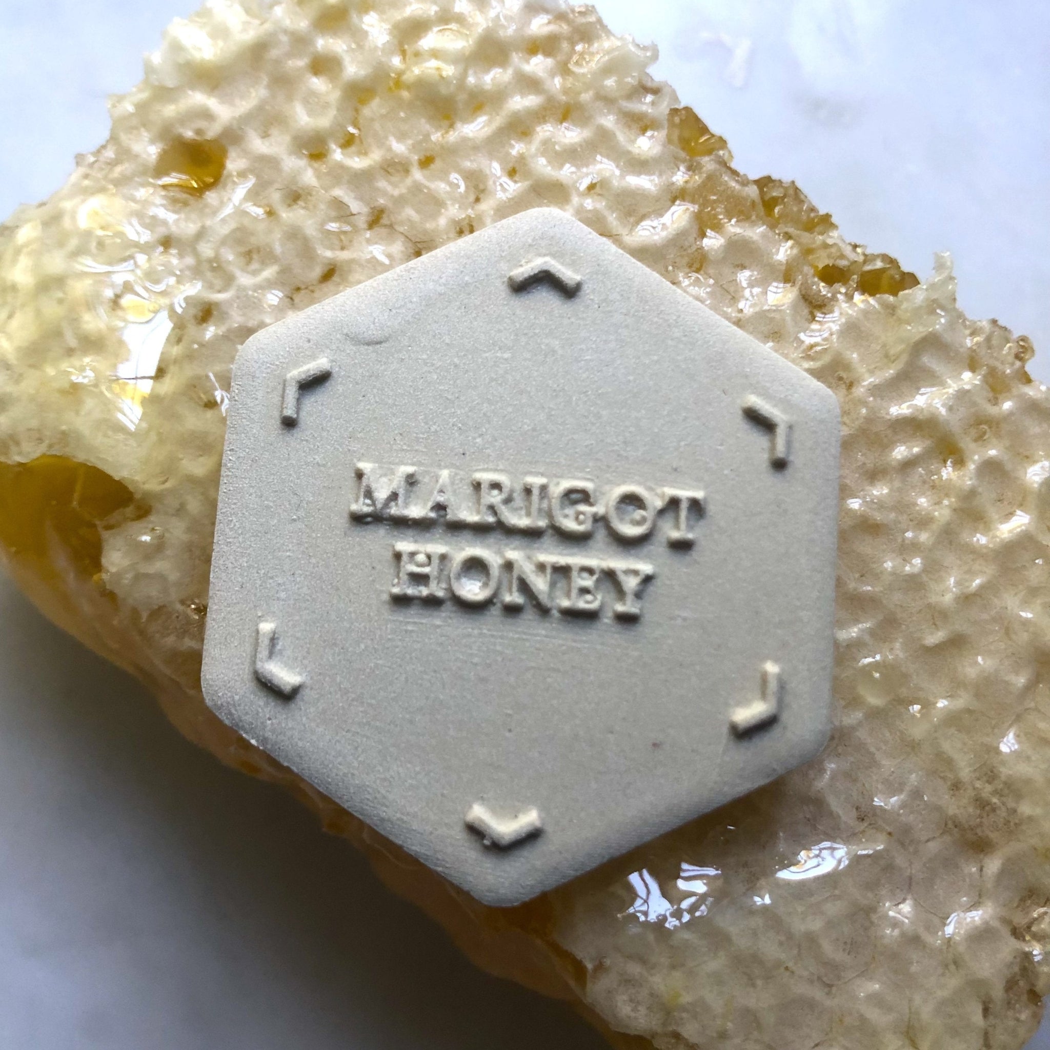 Marigot Honey Scent Coin – Handcrafted Ceramic by Isle de Nature