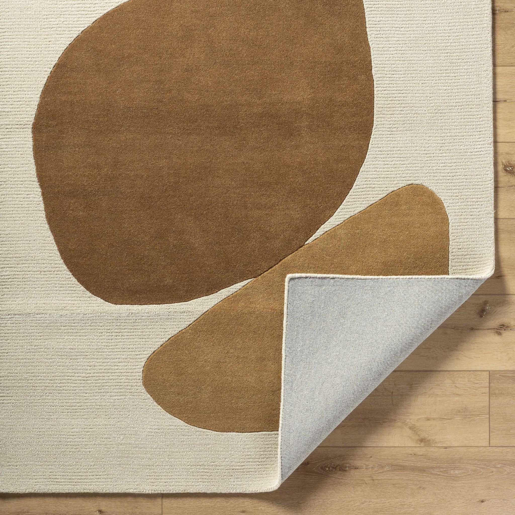 The Forma Rug – Hand-Tufted Wool in Earth-Toned Abstract