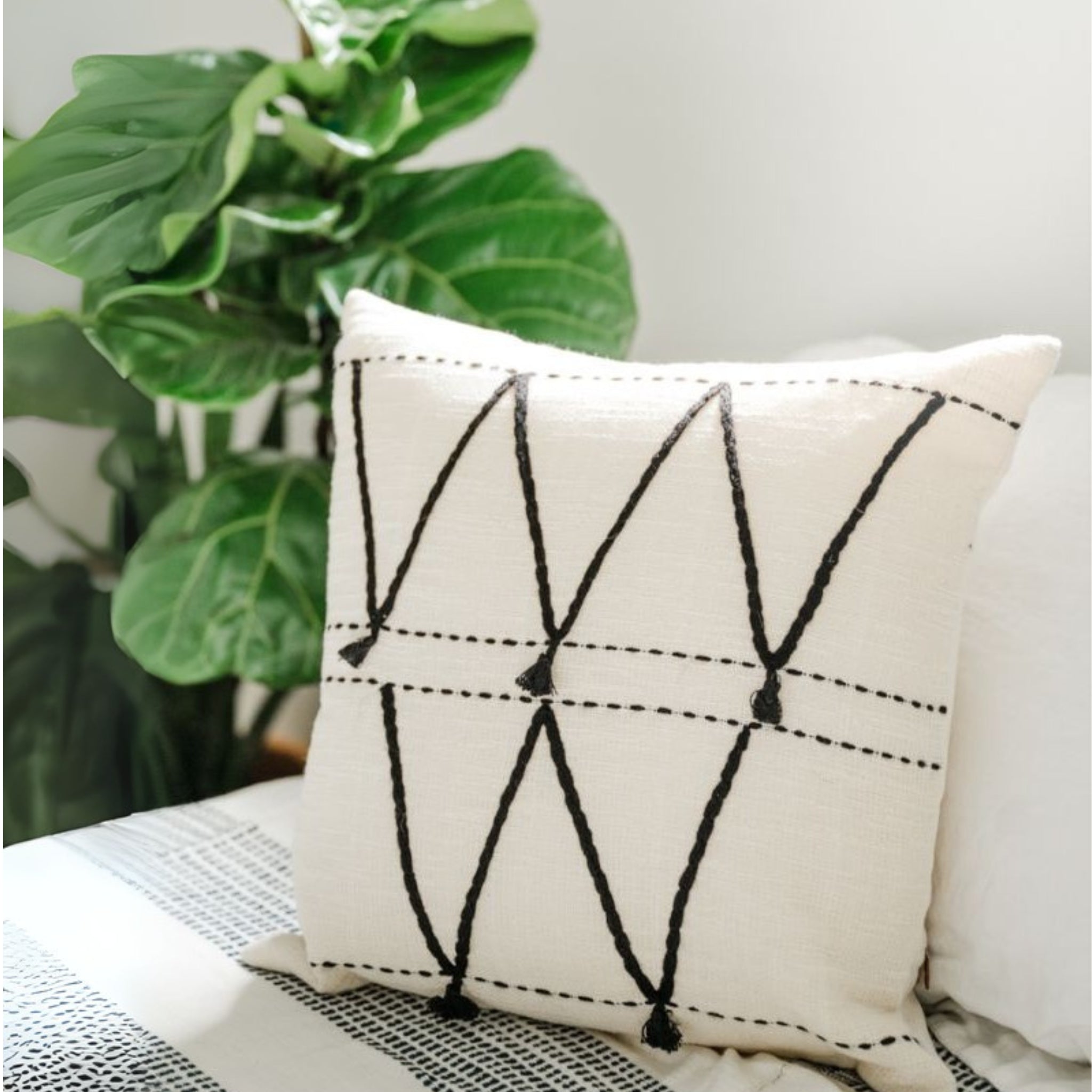 The Aïda Pillow – Handwoven in Tunisia