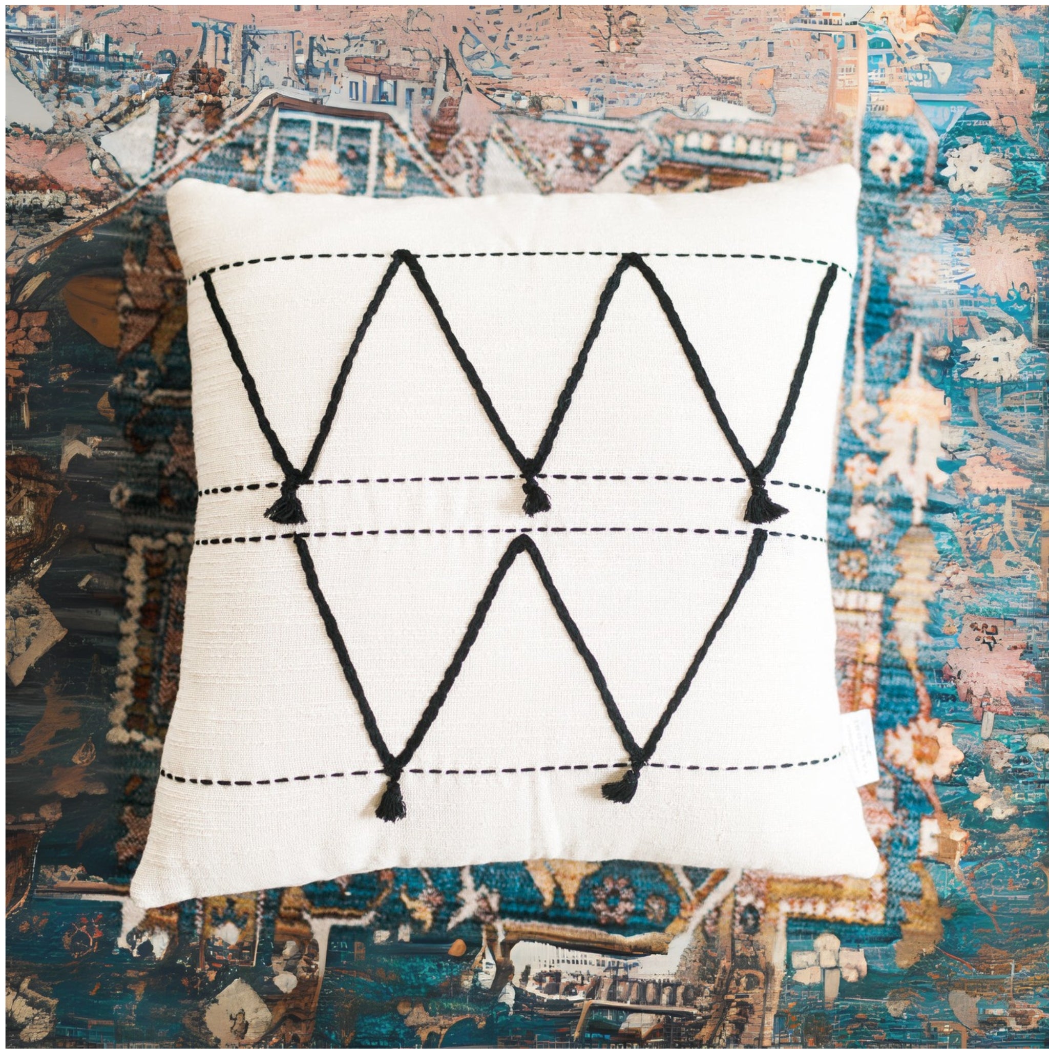 The Aïda Pillow – Handwoven in Tunisia